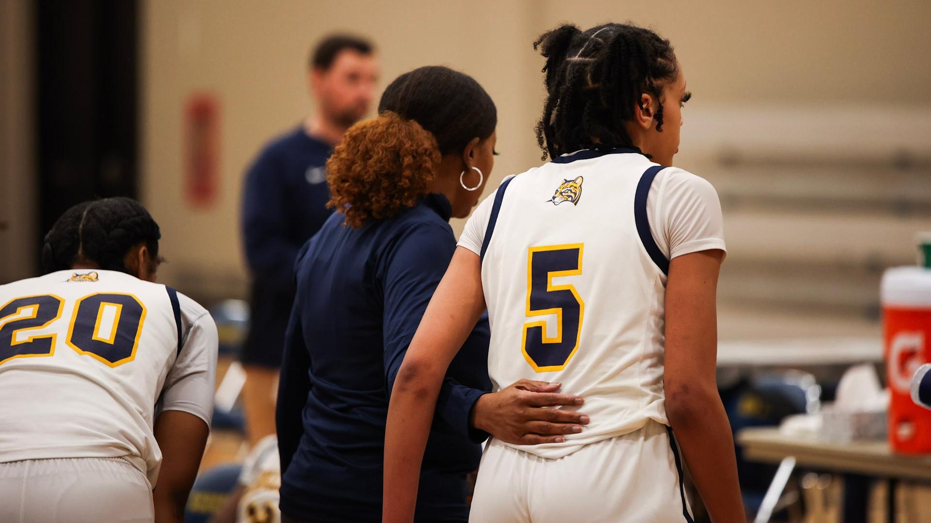 A Shorthanded Schoolcraft Cruises to 2-0 Record in MCCAA Play